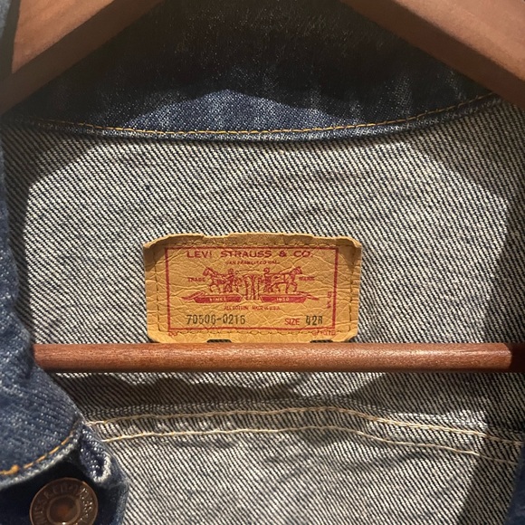 LEVIS DARK WASH DENIM JACKET - Picture 2 of 2